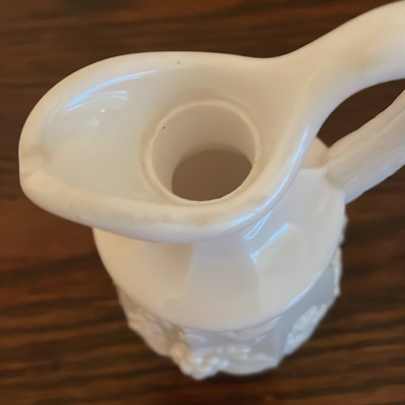 Vintage Milk Glass Westmoreland Grape Design Oil & Vinegar Cruet with Stopper - Picture 7 of 14